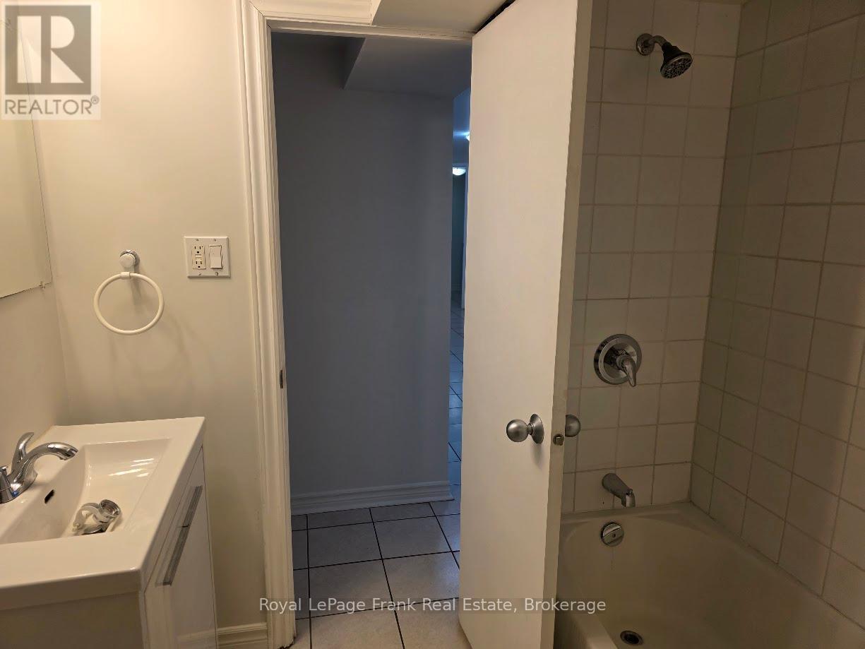 












44 BILLINGSGATE CRESCENT

,
Ajax,




Ontario
L1S2R8

