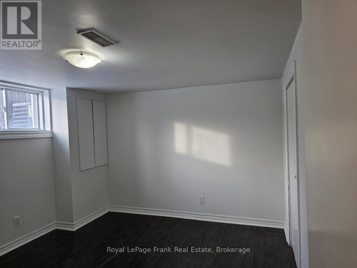 












44 BILLINGSGATE CRESCENT

,
Ajax,




Ontario
L1S2R8

