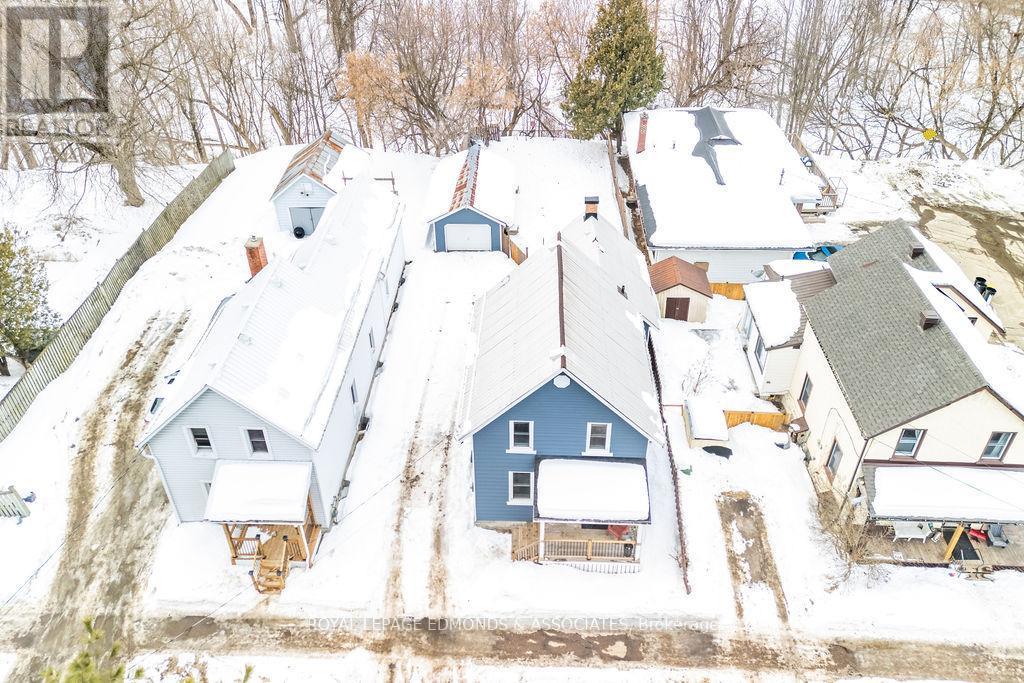 












408 MOFFAT STREET

,
Pembroke,




Ontario
K8A3X9

