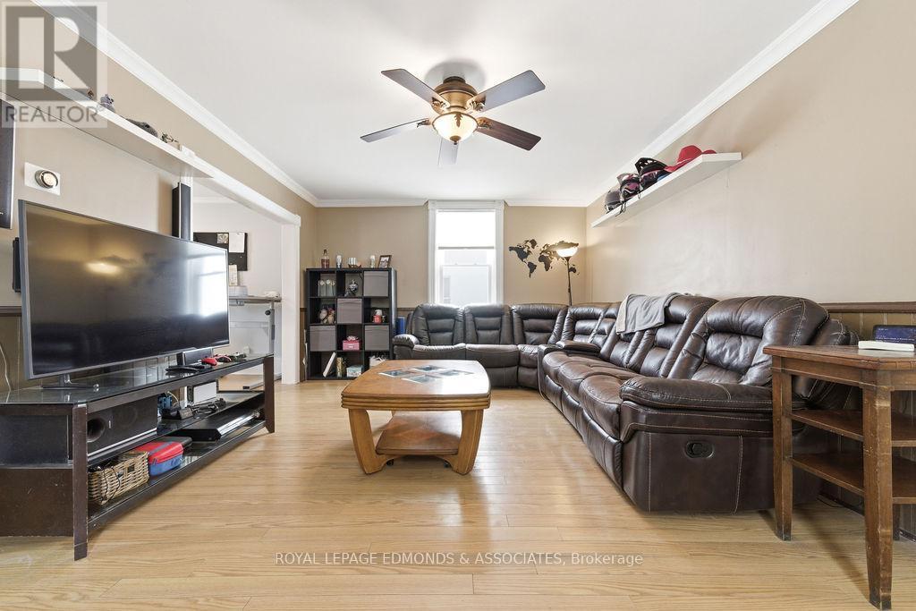












408 MOFFAT STREET

,
Pembroke,




Ontario
K8A3X9

