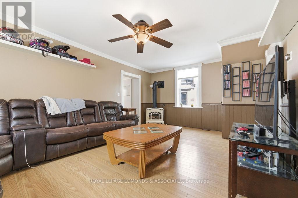 












408 MOFFAT STREET

,
Pembroke,




Ontario
K8A3X9

