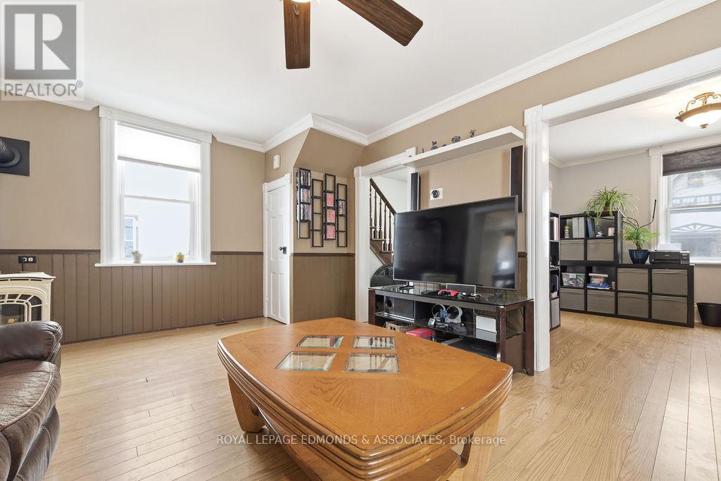 












408 MOFFAT STREET

,
Pembroke,




Ontario
K8A3X9

