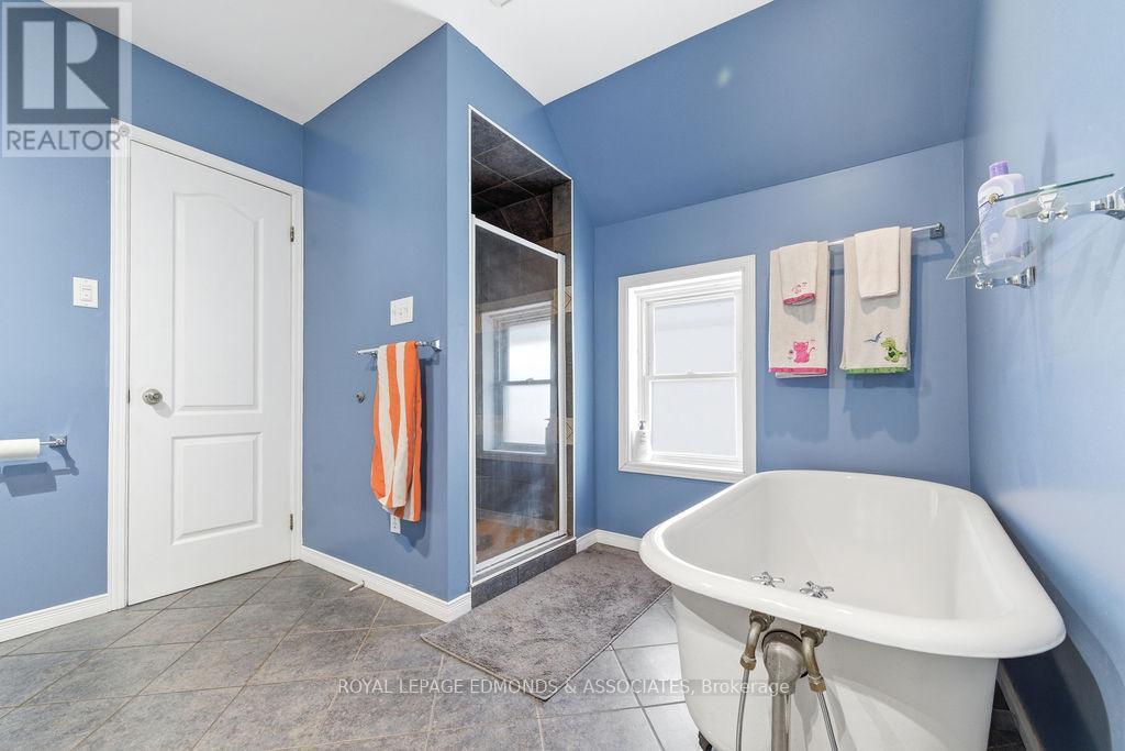 












408 MOFFAT STREET

,
Pembroke,




Ontario
K8A3X9

