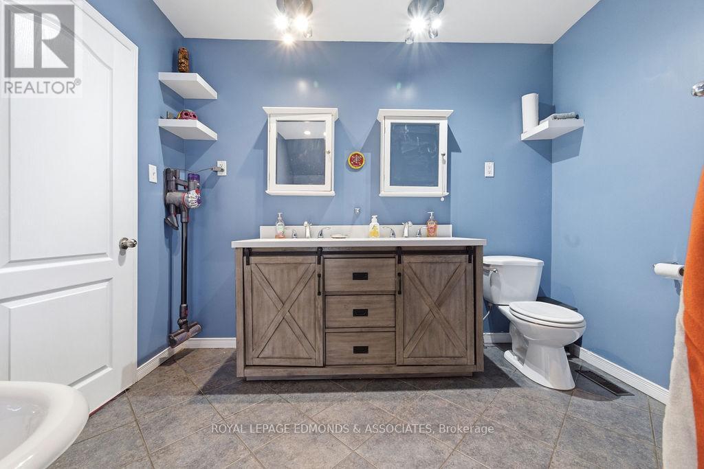 












408 MOFFAT STREET

,
Pembroke,




Ontario
K8A3X9

