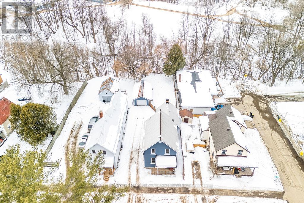 












408 MOFFAT STREET

,
Pembroke,




Ontario
K8A3X9

