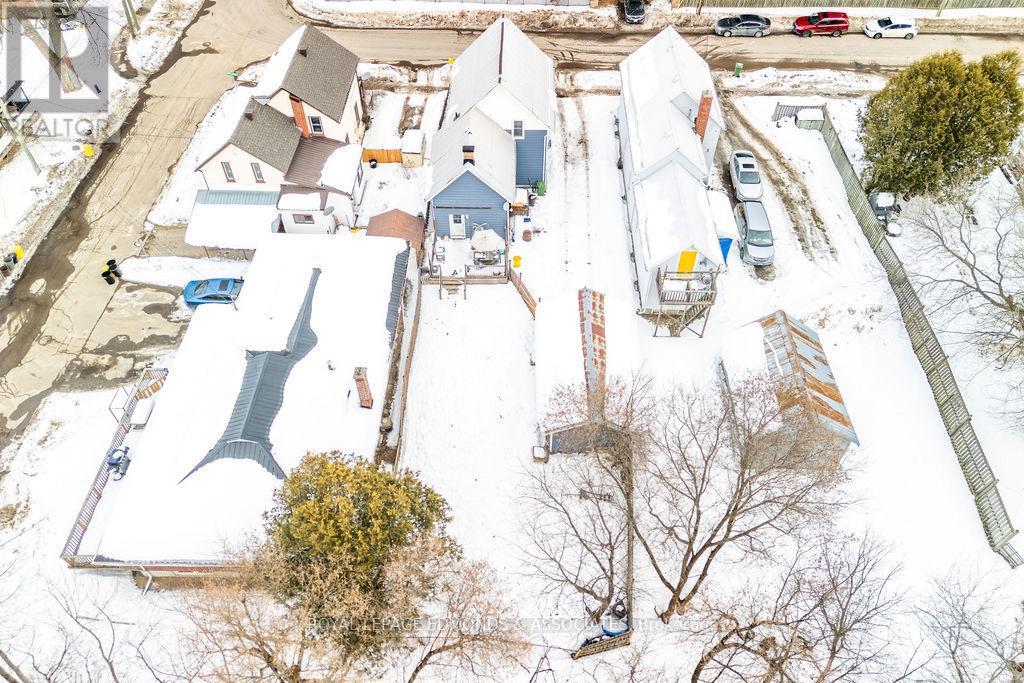 












408 MOFFAT STREET

,
Pembroke,




Ontario
K8A3X9

