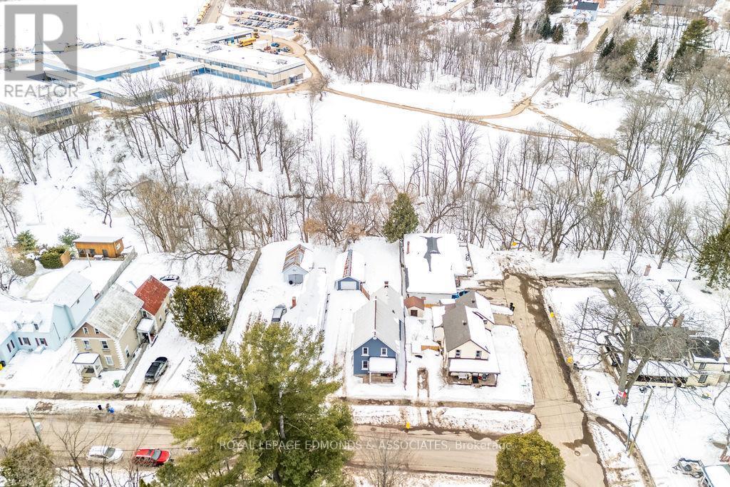 












408 MOFFAT STREET

,
Pembroke,




Ontario
K8A3X9

