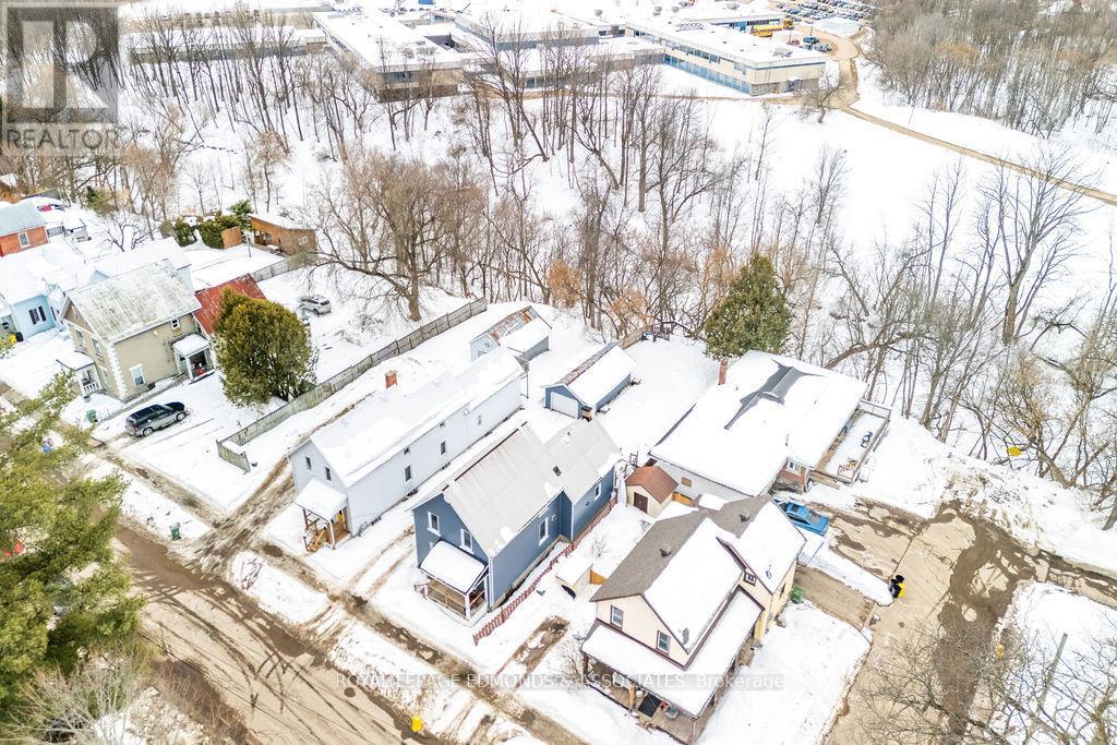 












408 MOFFAT STREET

,
Pembroke,




Ontario
K8A3X9

