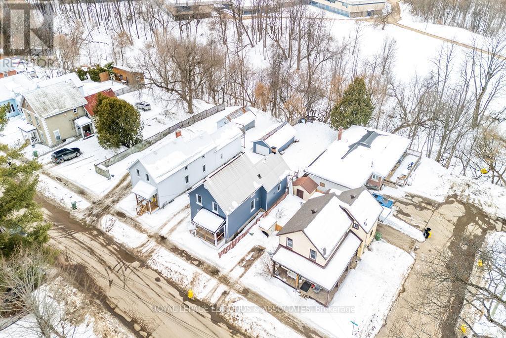 












408 MOFFAT STREET

,
Pembroke,




Ontario
K8A3X9

