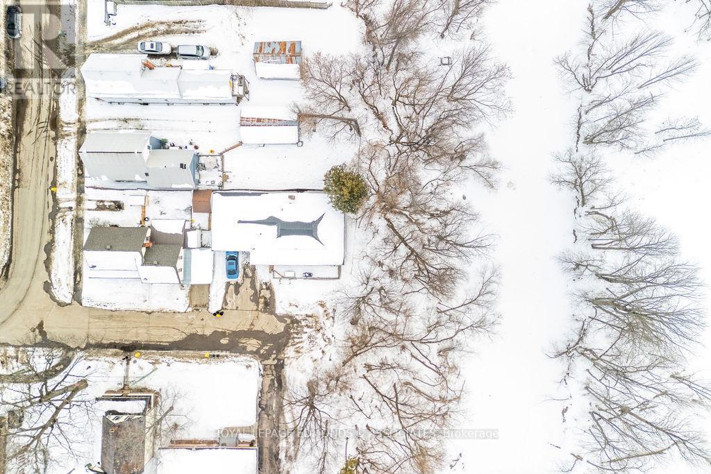 












408 MOFFAT STREET

,
Pembroke,




Ontario
K8A3X9

