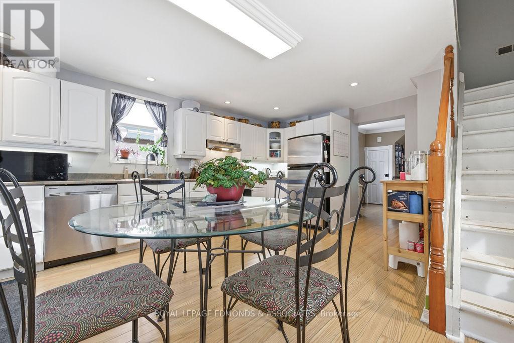 












408 MOFFAT STREET

,
Pembroke,




Ontario
K8A3X9

