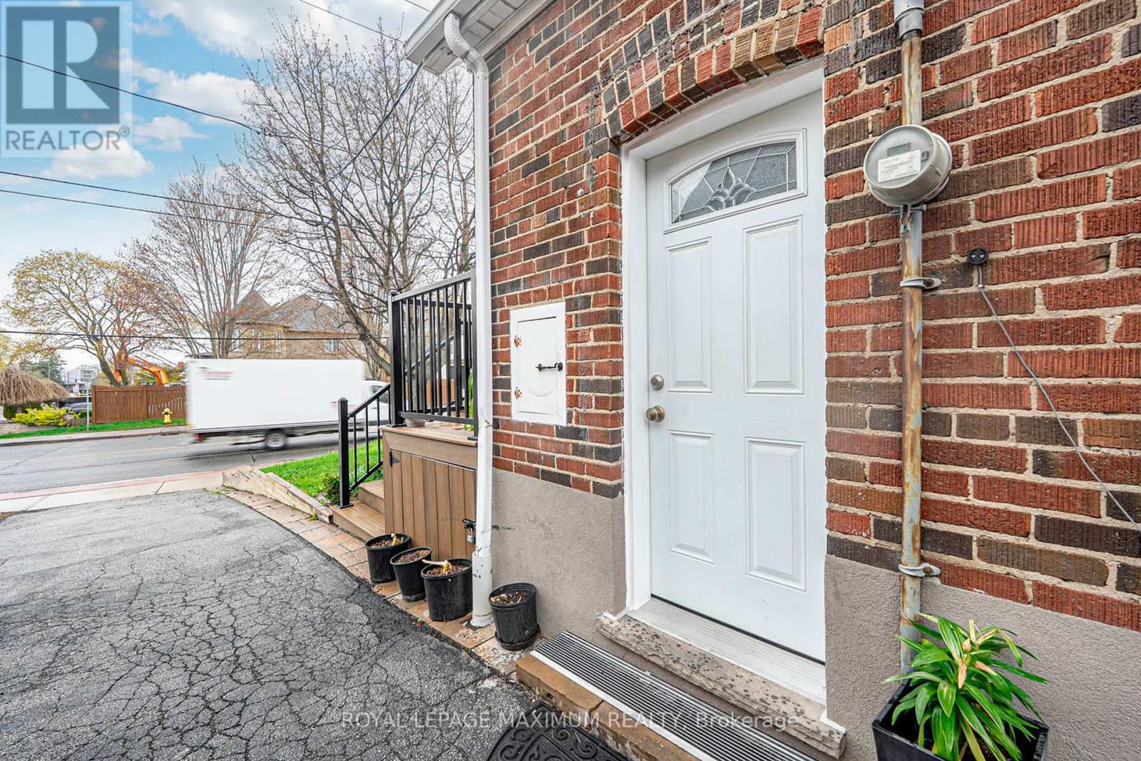 












2113 KEELE STREET

,
Toronto,




Ontario
M6M3Z3

