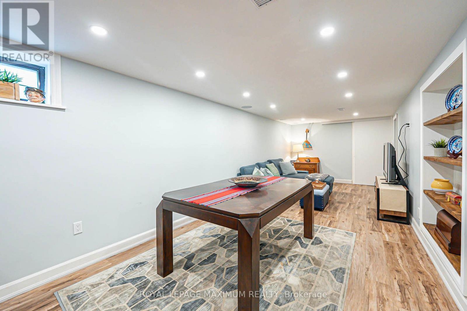 












2113 KEELE STREET

,
Toronto,




Ontario
M6M3Z3

