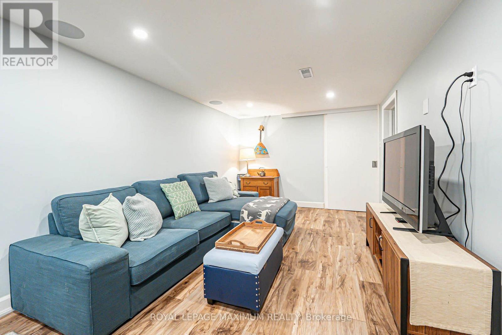 












2113 KEELE STREET

,
Toronto,




Ontario
M6M3Z3

