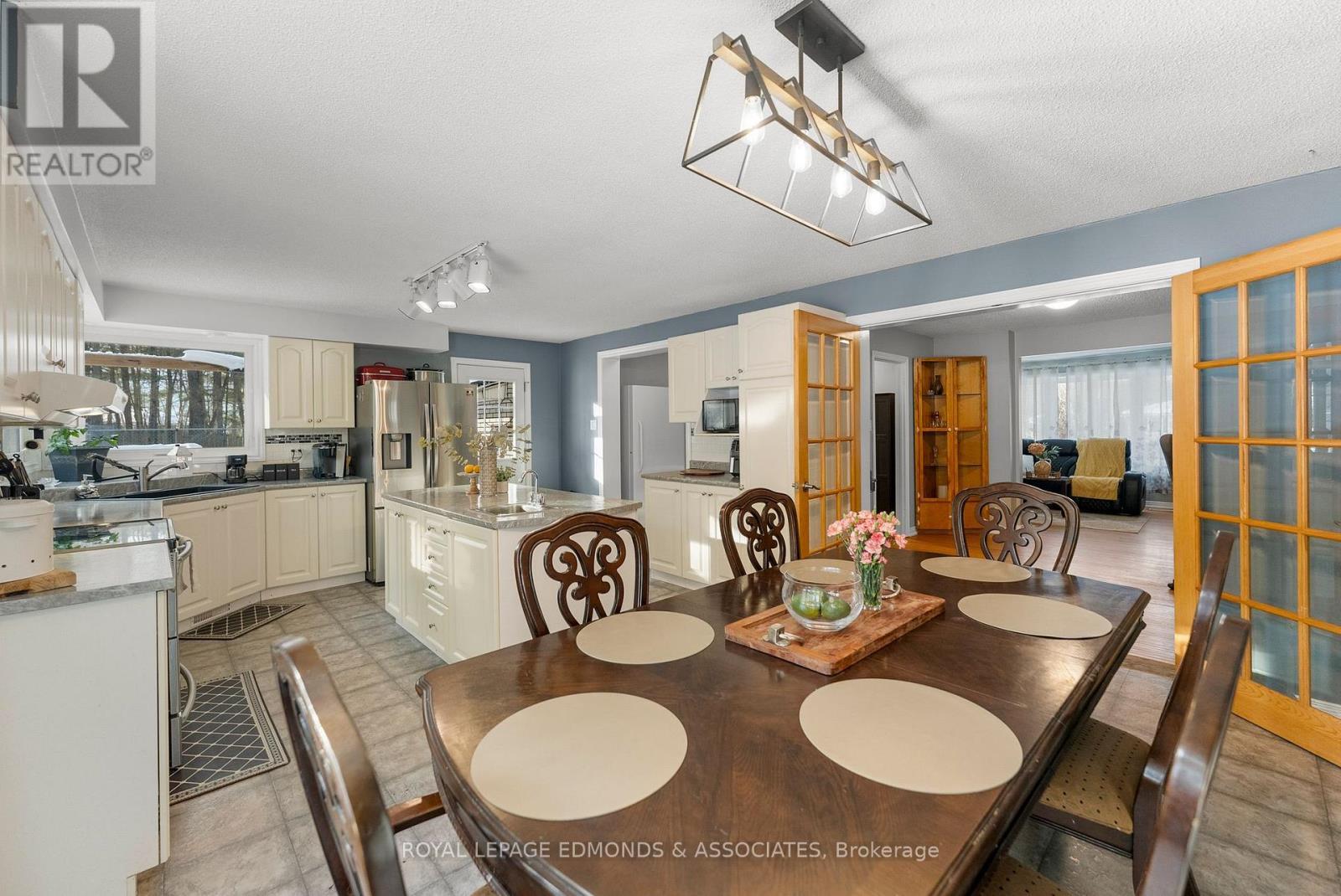 












43 LISA CRESCENT

,
Petawawa,




Ontario
K8H2Z8

