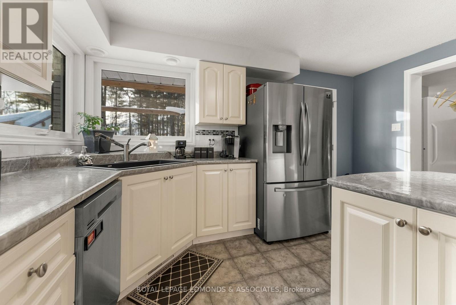 












43 LISA CRESCENT

,
Petawawa,




Ontario
K8H2Z8

