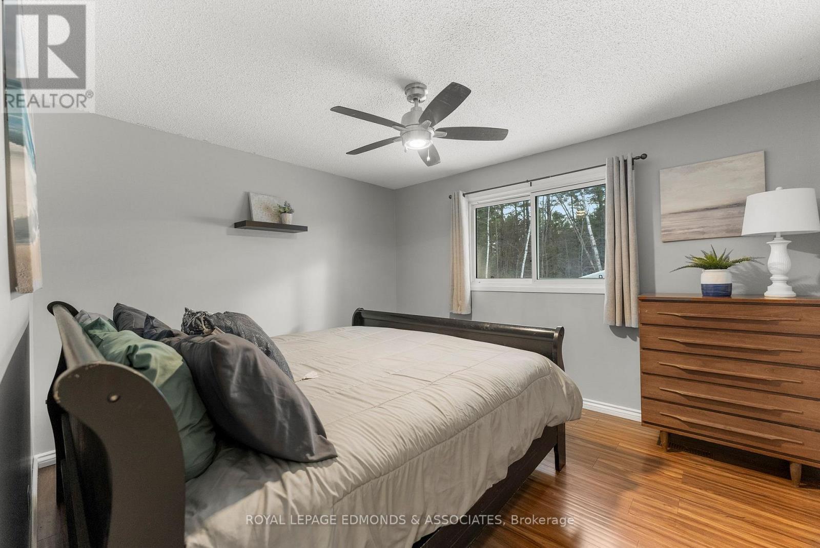












43 LISA CRESCENT

,
Petawawa,




Ontario
K8H2Z8

