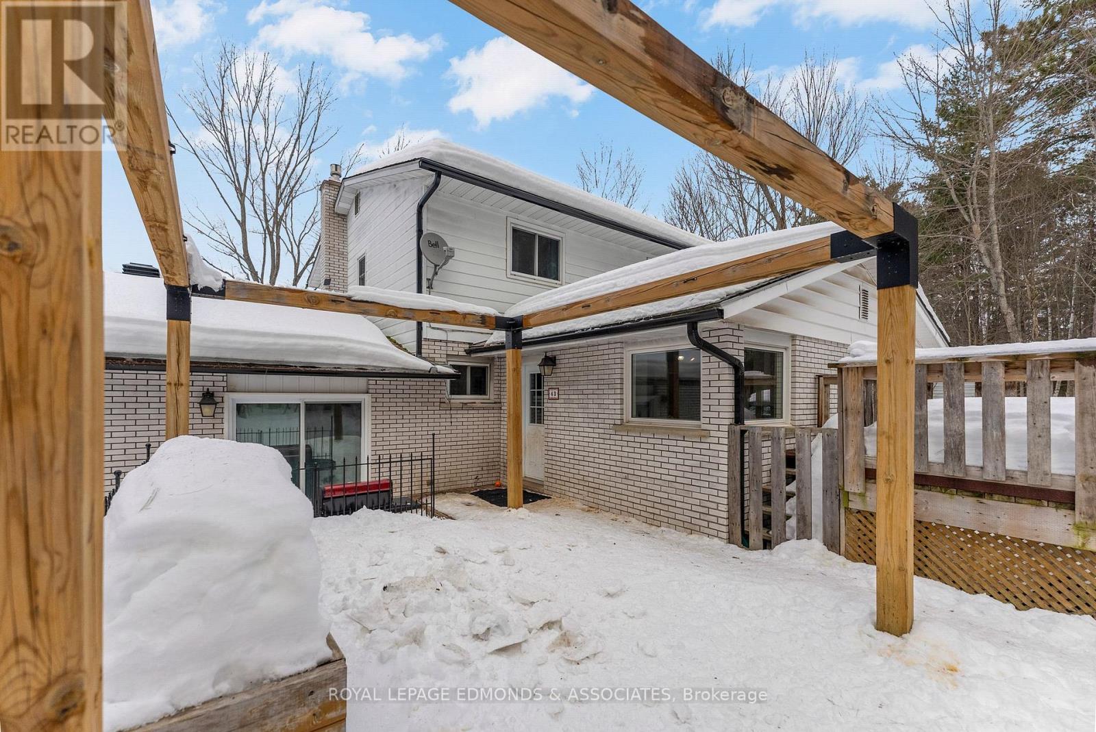 












43 LISA CRESCENT

,
Petawawa,




Ontario
K8H2Z8

