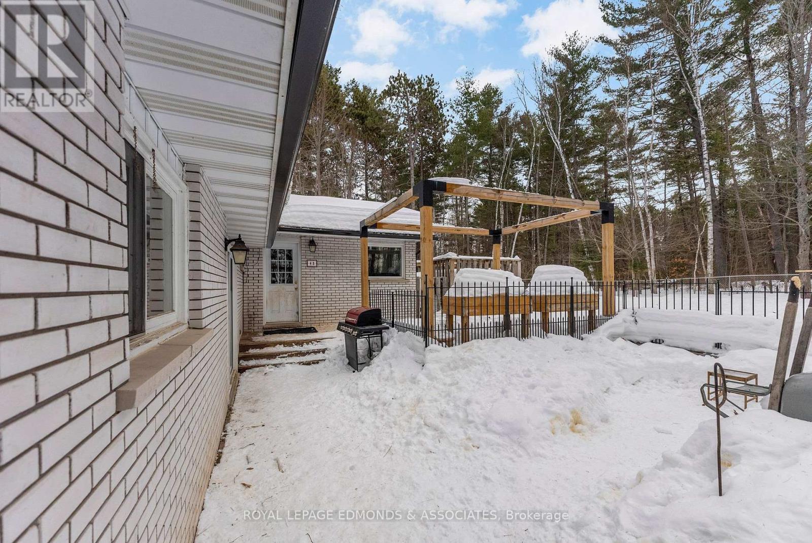 












43 LISA CRESCENT

,
Petawawa,




Ontario
K8H2Z8

