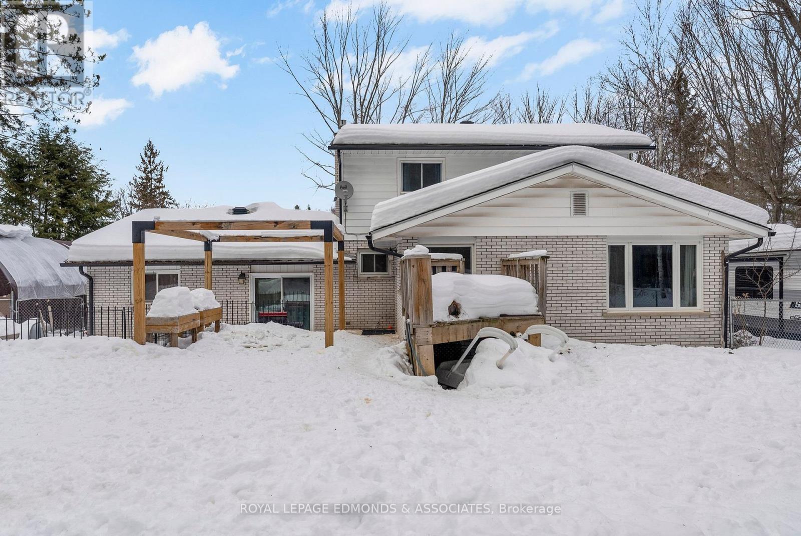 












43 LISA CRESCENT

,
Petawawa,




Ontario
K8H2Z8

