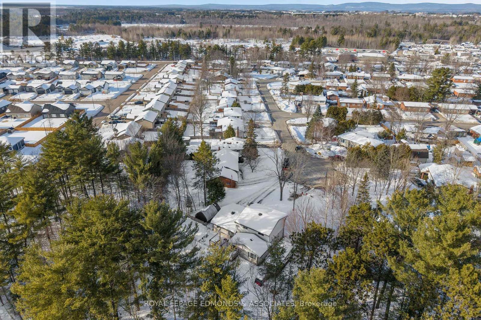 












43 LISA CRESCENT

,
Petawawa,




Ontario
K8H2Z8

