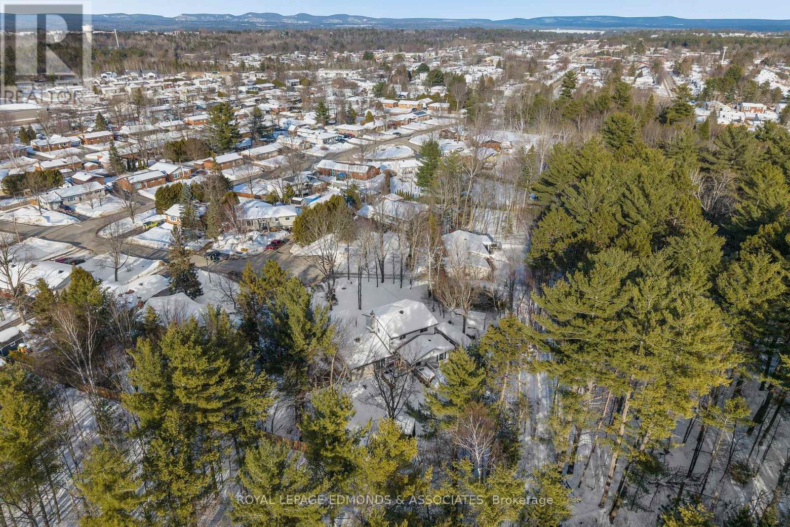 












43 LISA CRESCENT

,
Petawawa,




Ontario
K8H2Z8

