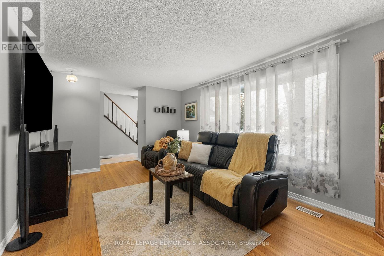 












43 LISA CRESCENT

,
Petawawa,




Ontario
K8H2Z8

