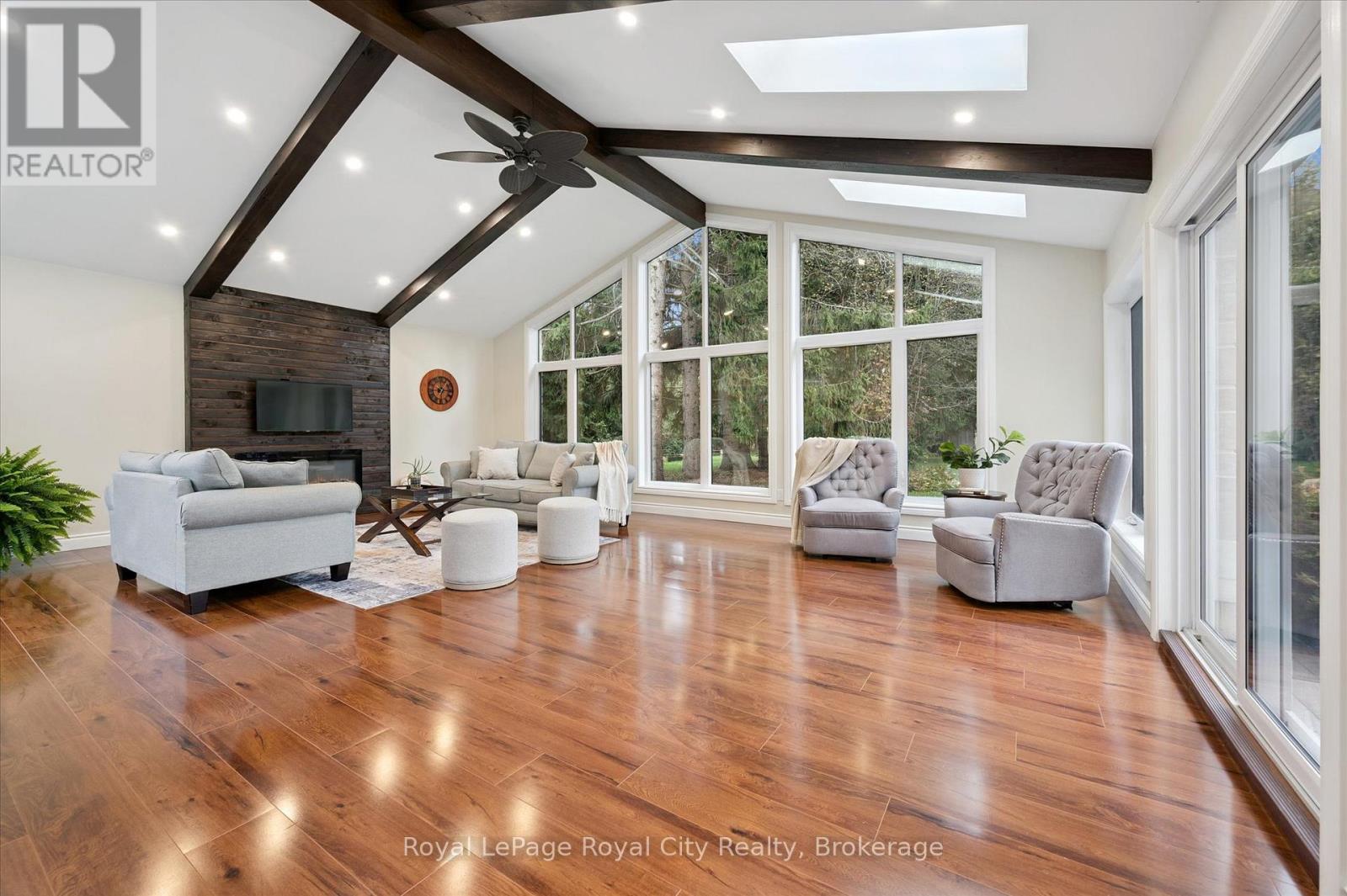 












45 SIDEROAD 18

,
Centre Wellington (Fergus),




Ontario
N1M2W3

