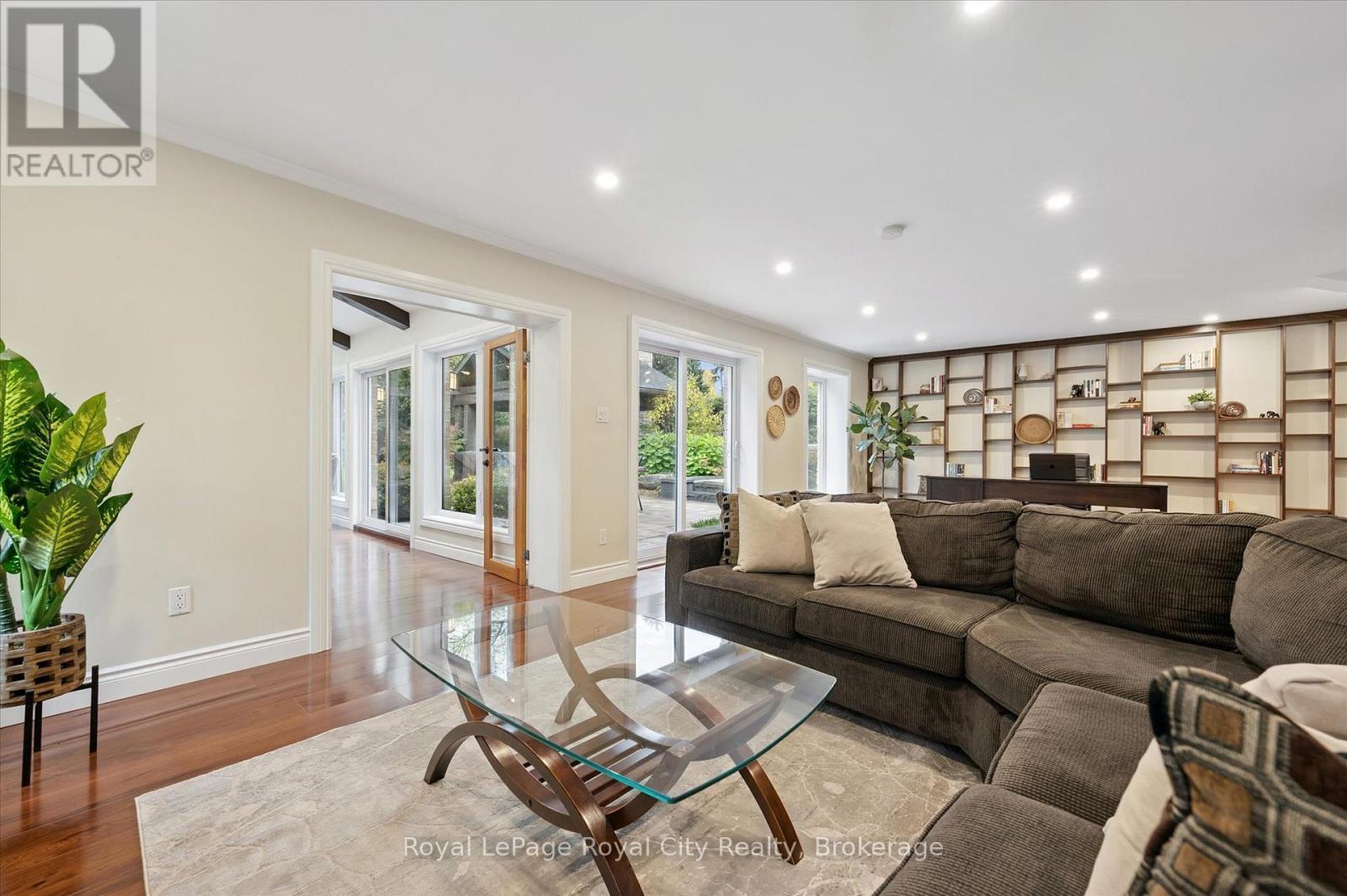 












45 SIDEROAD 18

,
Centre Wellington (Fergus),




Ontario
N1M2W3

