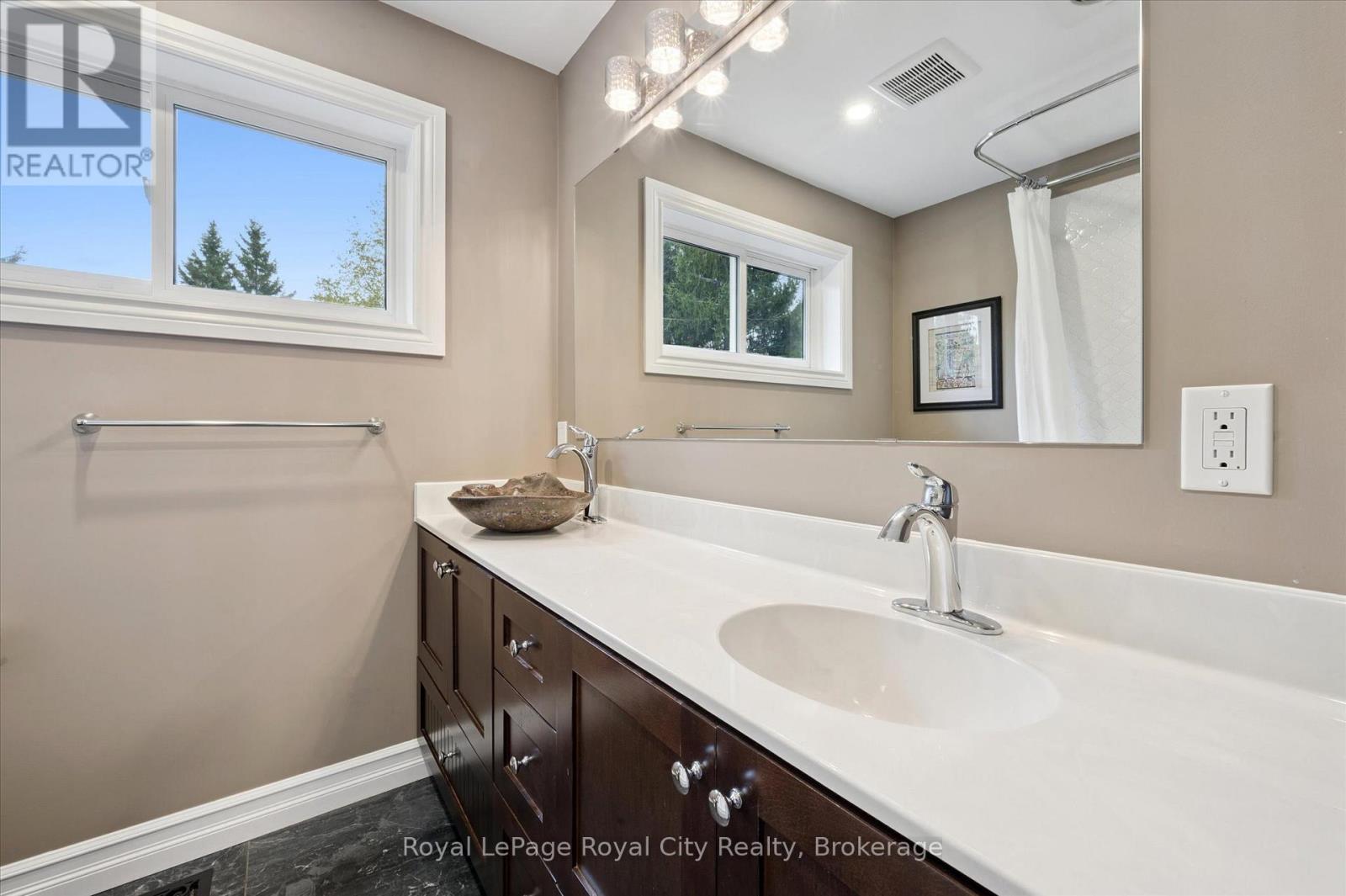 












45 SIDEROAD 18

,
Centre Wellington (Fergus),




Ontario
N1M2W3

