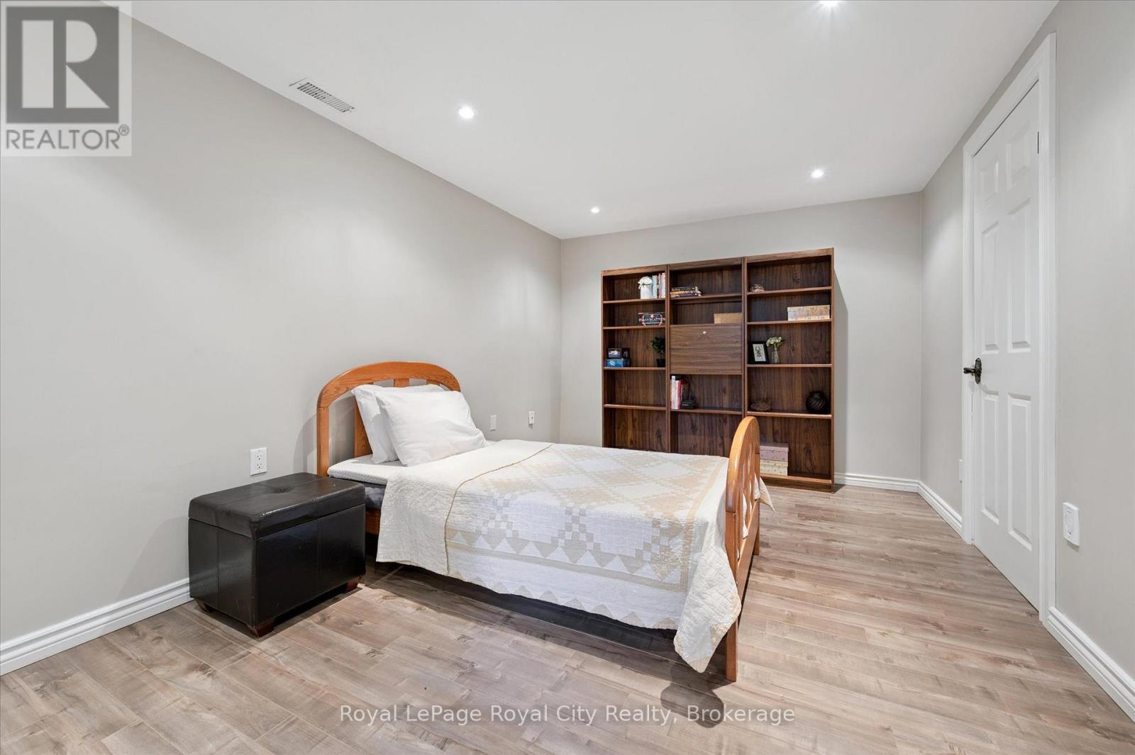 












45 SIDEROAD 18

,
Centre Wellington (Fergus),




Ontario
N1M2W3

