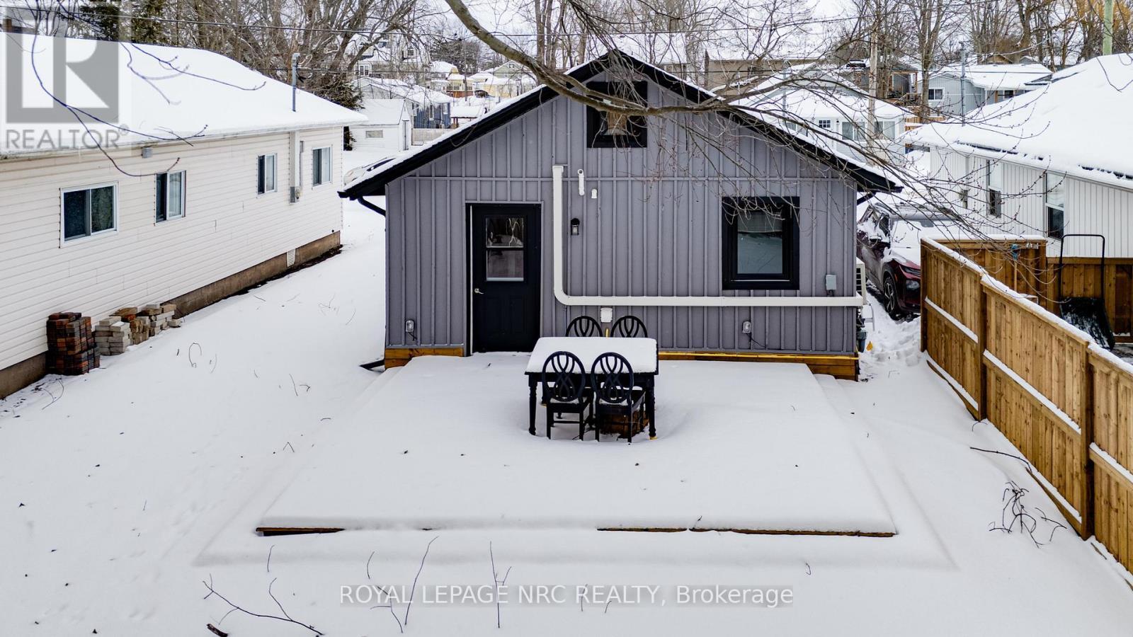 












323 OXFORD AVENUE

,
Fort Erie (Crystal Beach),




Ontario
L0S1B0

