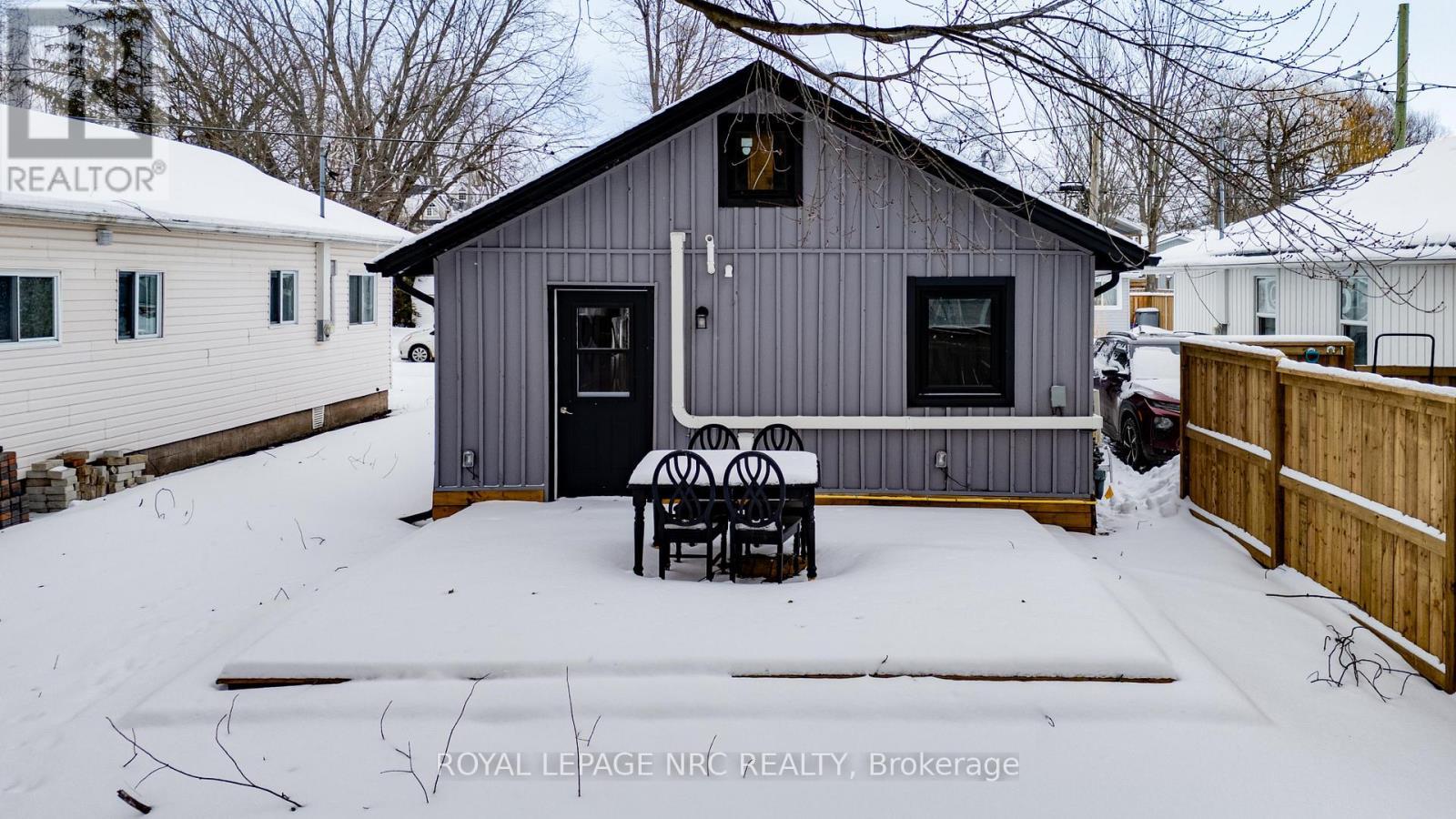 












323 OXFORD AVENUE

,
Fort Erie (Crystal Beach),




Ontario
L0S1B0

