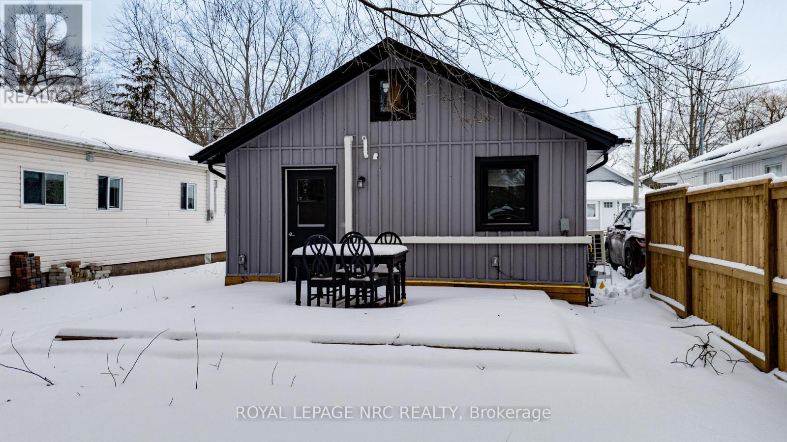 












323 OXFORD AVENUE

,
Fort Erie (Crystal Beach),




Ontario
L0S1B0

