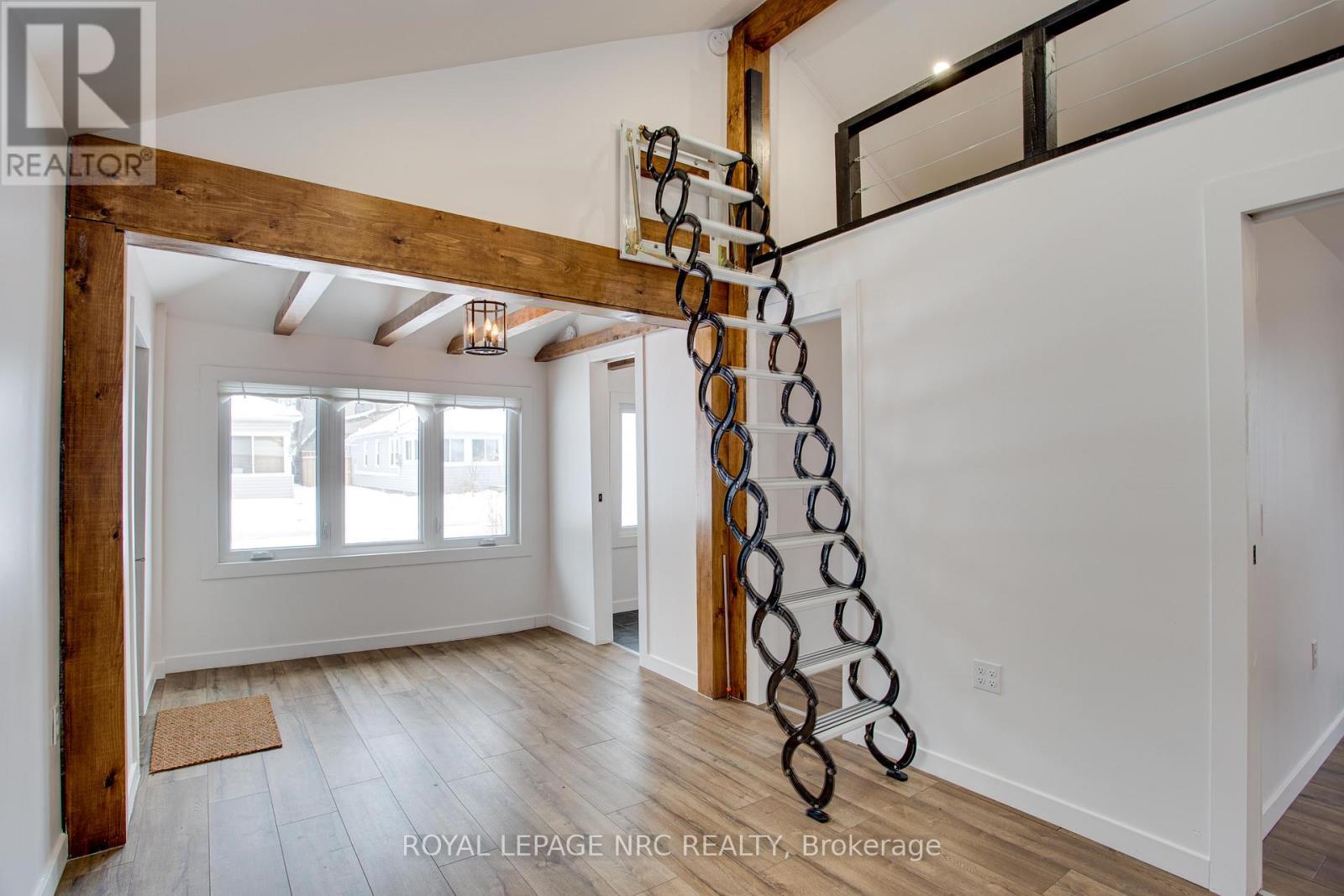 












323 OXFORD AVENUE

,
Fort Erie (Crystal Beach),




Ontario
L0S1B0

