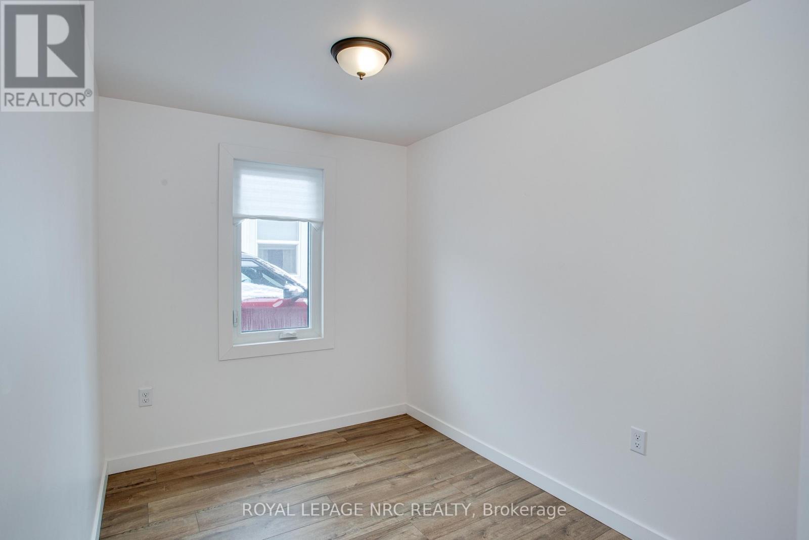 












323 OXFORD AVENUE

,
Fort Erie (Crystal Beach),




Ontario
L0S1B0

