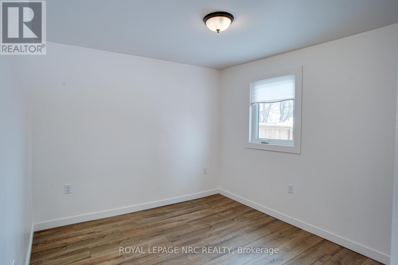 












323 OXFORD AVENUE

,
Fort Erie (Crystal Beach),




Ontario
L0S1B0

