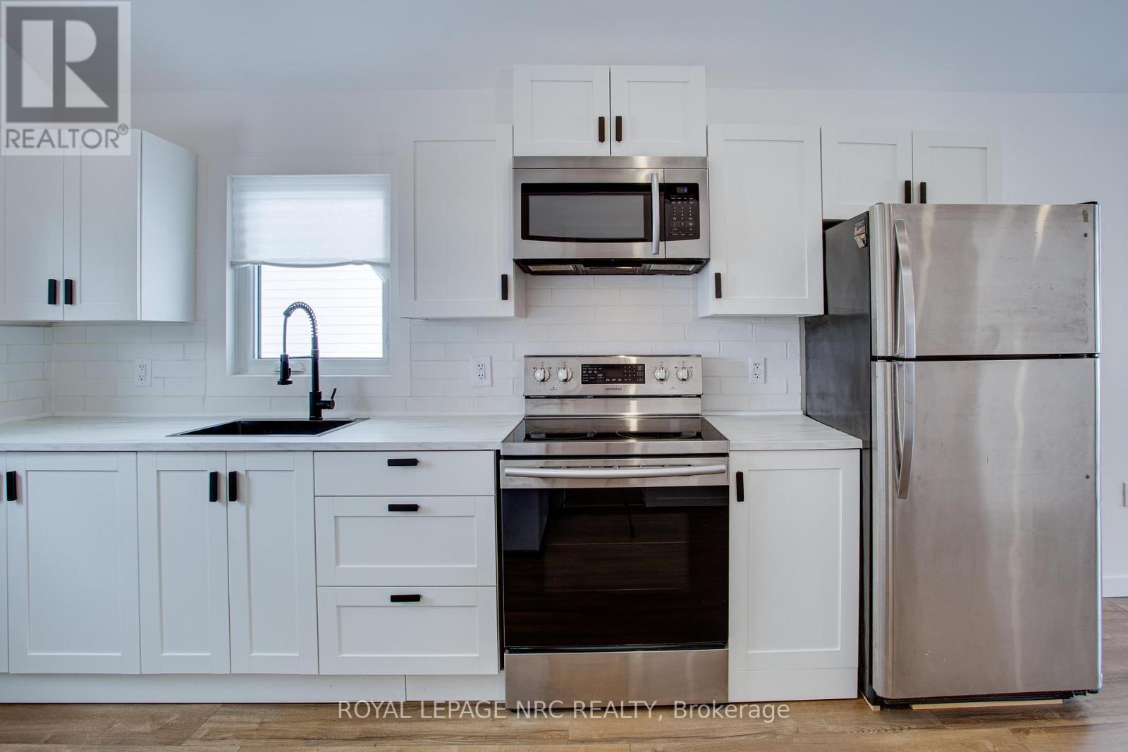 












323 OXFORD AVENUE

,
Fort Erie (Crystal Beach),




Ontario
L0S1B0

