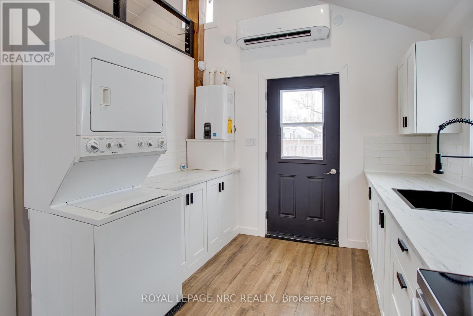 












323 OXFORD AVENUE

,
Fort Erie (Crystal Beach),




Ontario
L0S1B0

