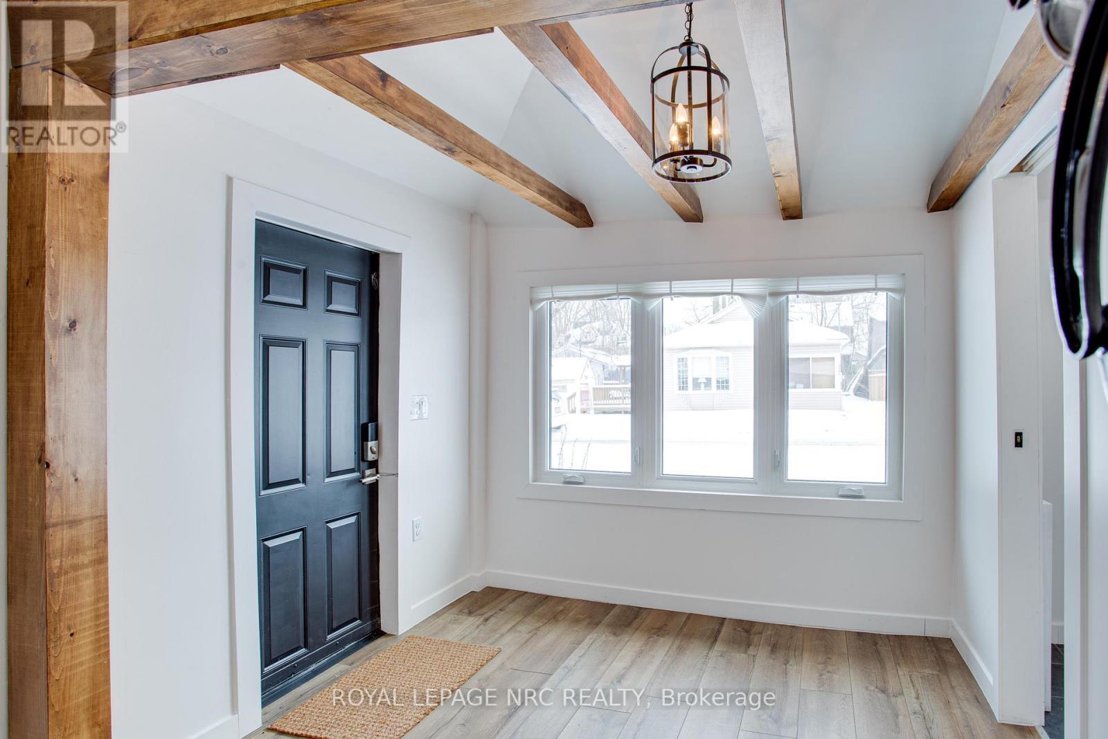 












323 OXFORD AVENUE

,
Fort Erie (Crystal Beach),




Ontario
L0S1B0

