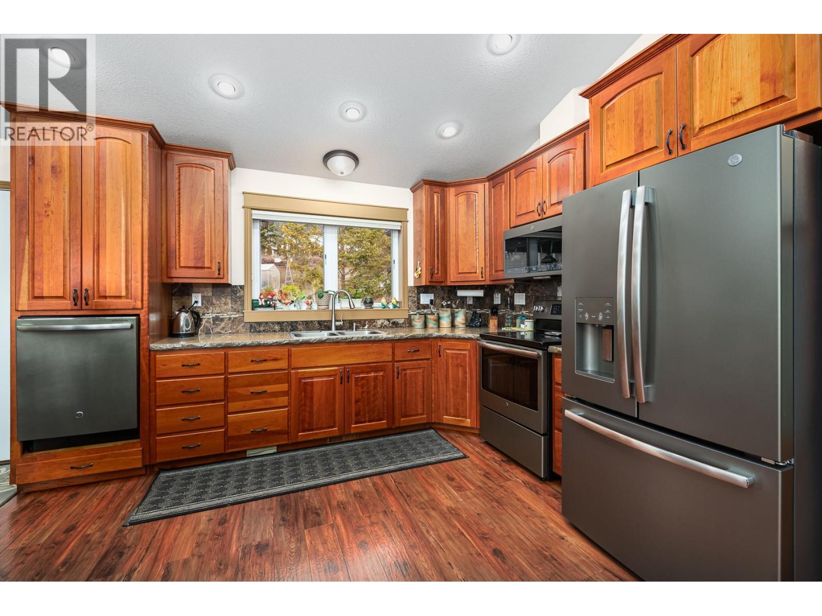 












1021 Kootenay Place

,
Creston,




British Columbia
V0B1G3

