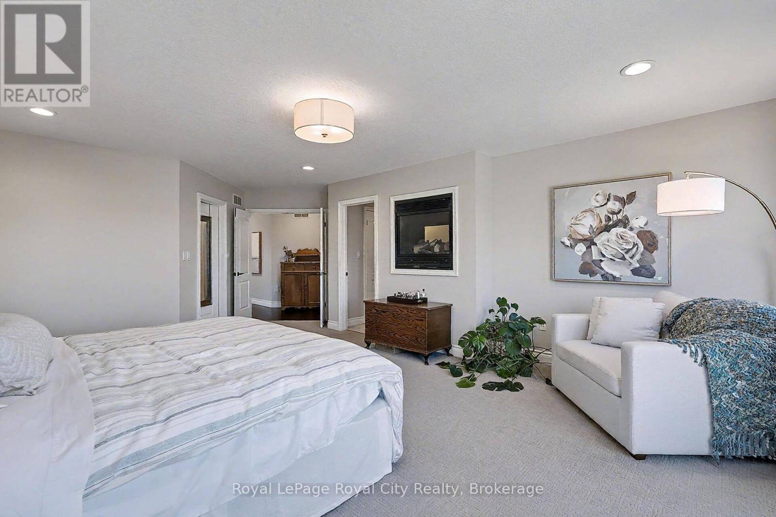 












8 ZADUK PLACE

,
Guelph (Kortright East),




Ontario
N1G0A7


