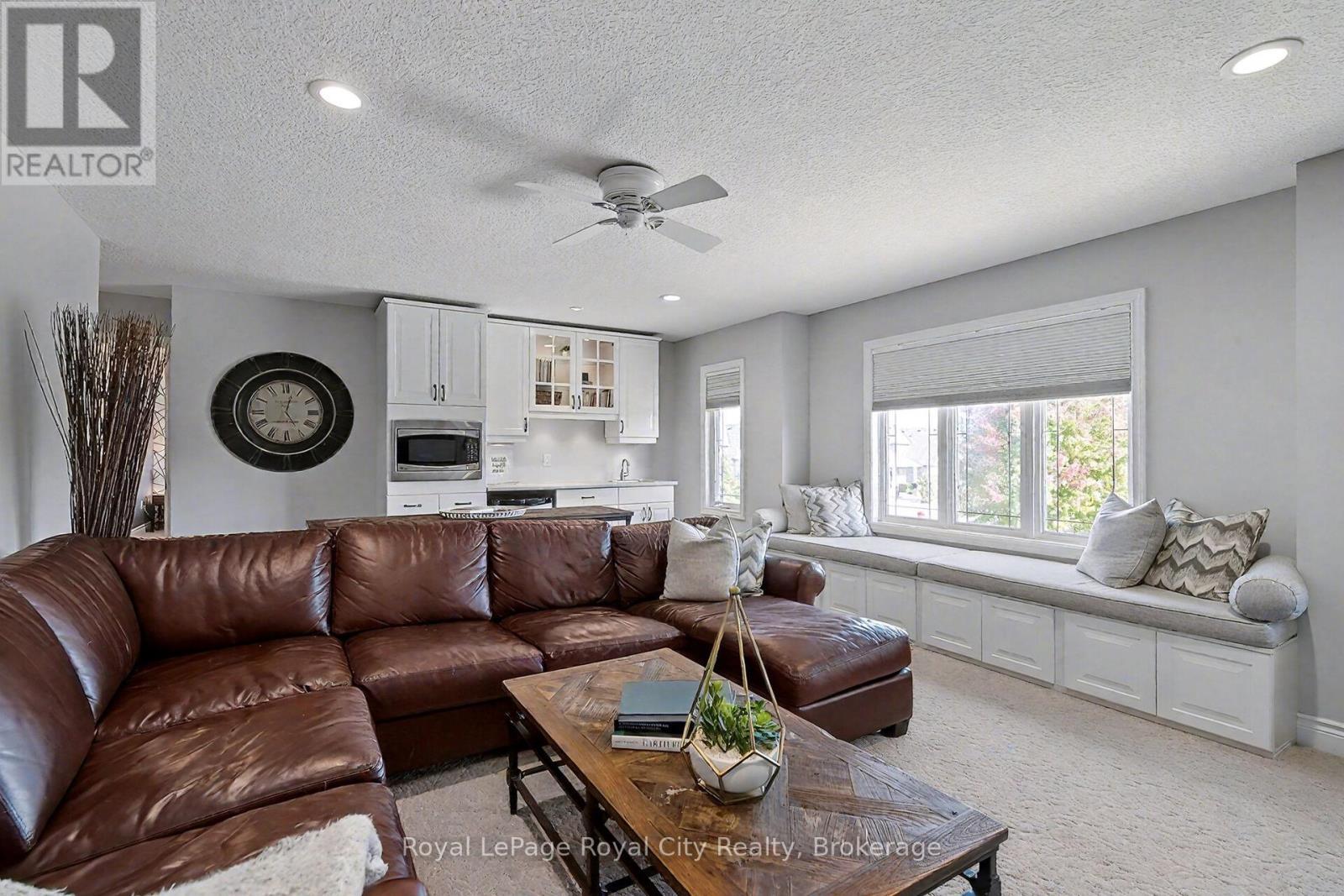












8 ZADUK PLACE

,
Guelph (Kortright East),




Ontario
N1G0A7

