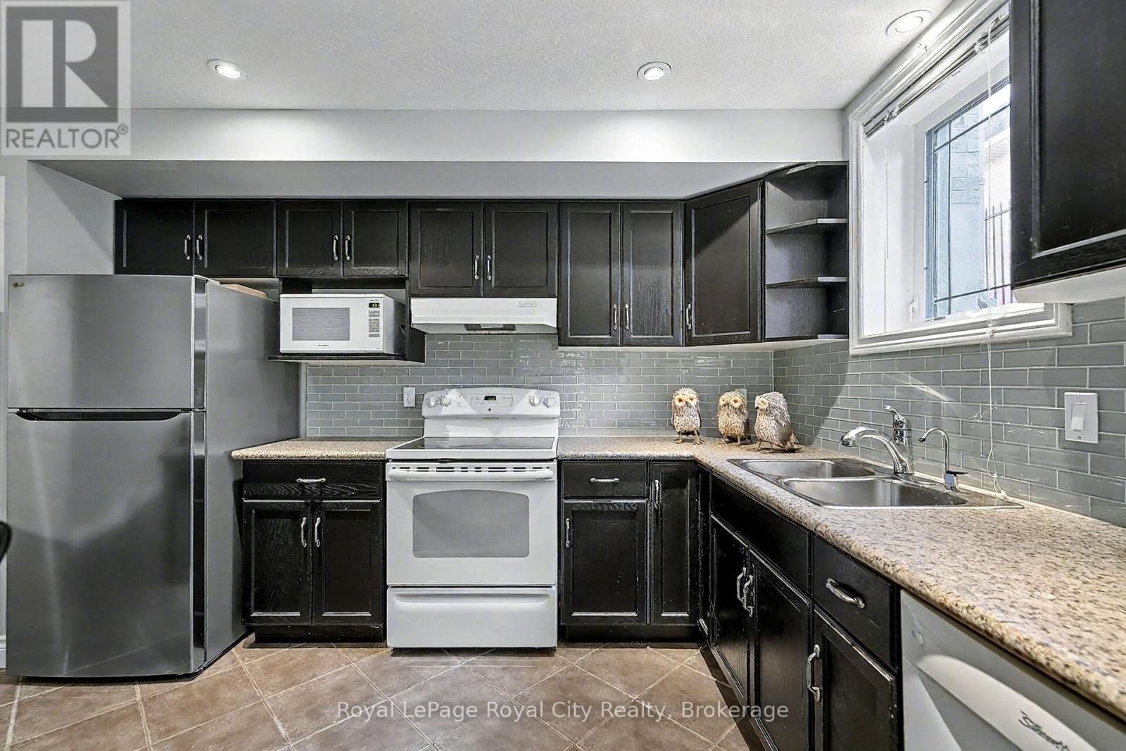 












8 ZADUK PLACE

,
Guelph (Kortright East),




Ontario
N1G0A7

