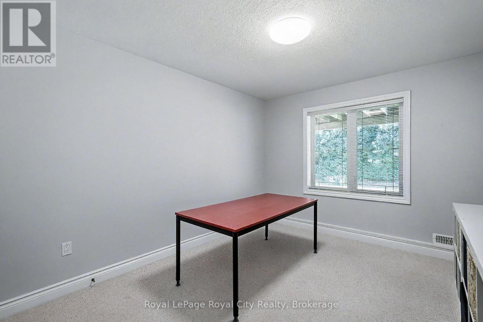 












8 ZADUK PLACE

,
Guelph (Kortright East),




Ontario
N1G0A7

