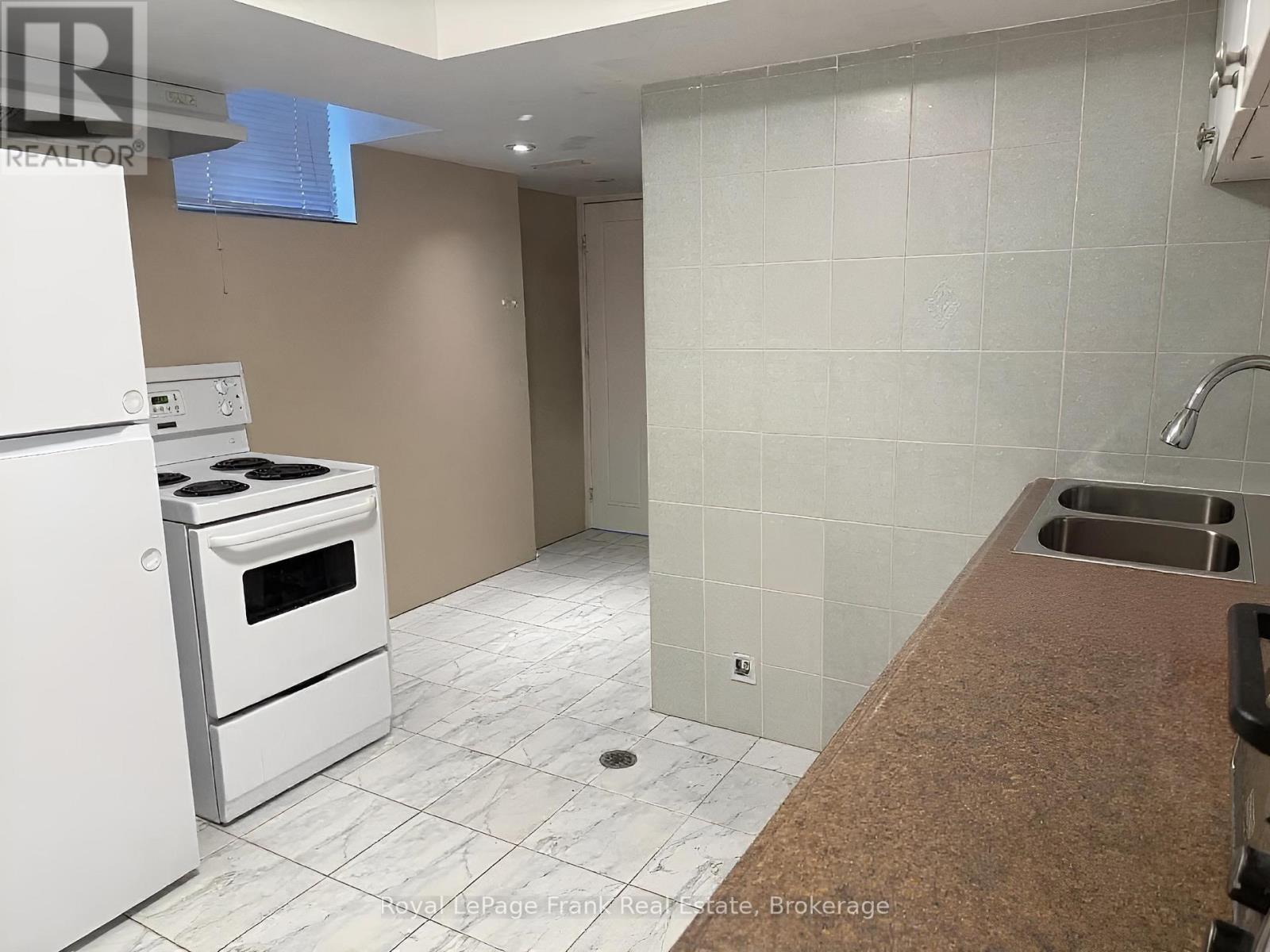 












LOWER - 249 LUCAS STREET

,
Richmond Hill,




Ontario
L4C4P9

