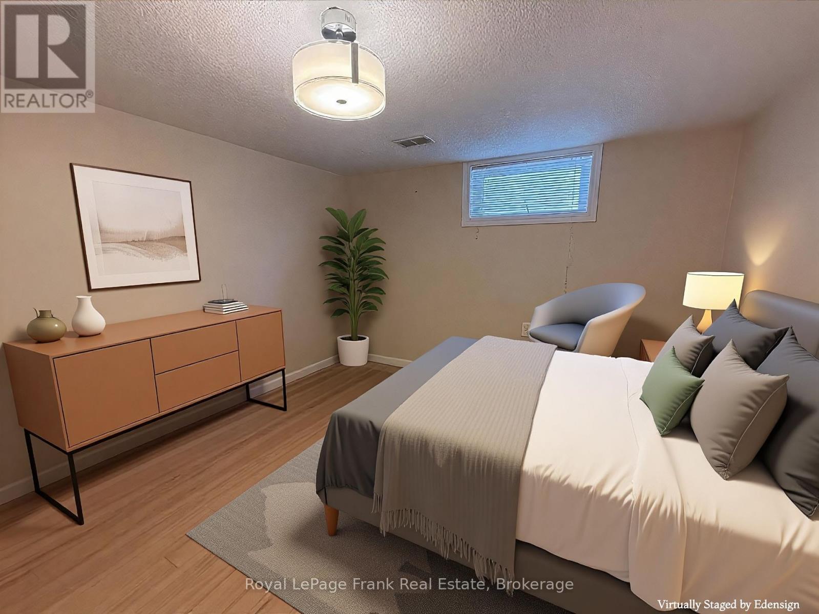 












LOWER - 249 LUCAS STREET

,
Richmond Hill,




Ontario
L4C4P9

