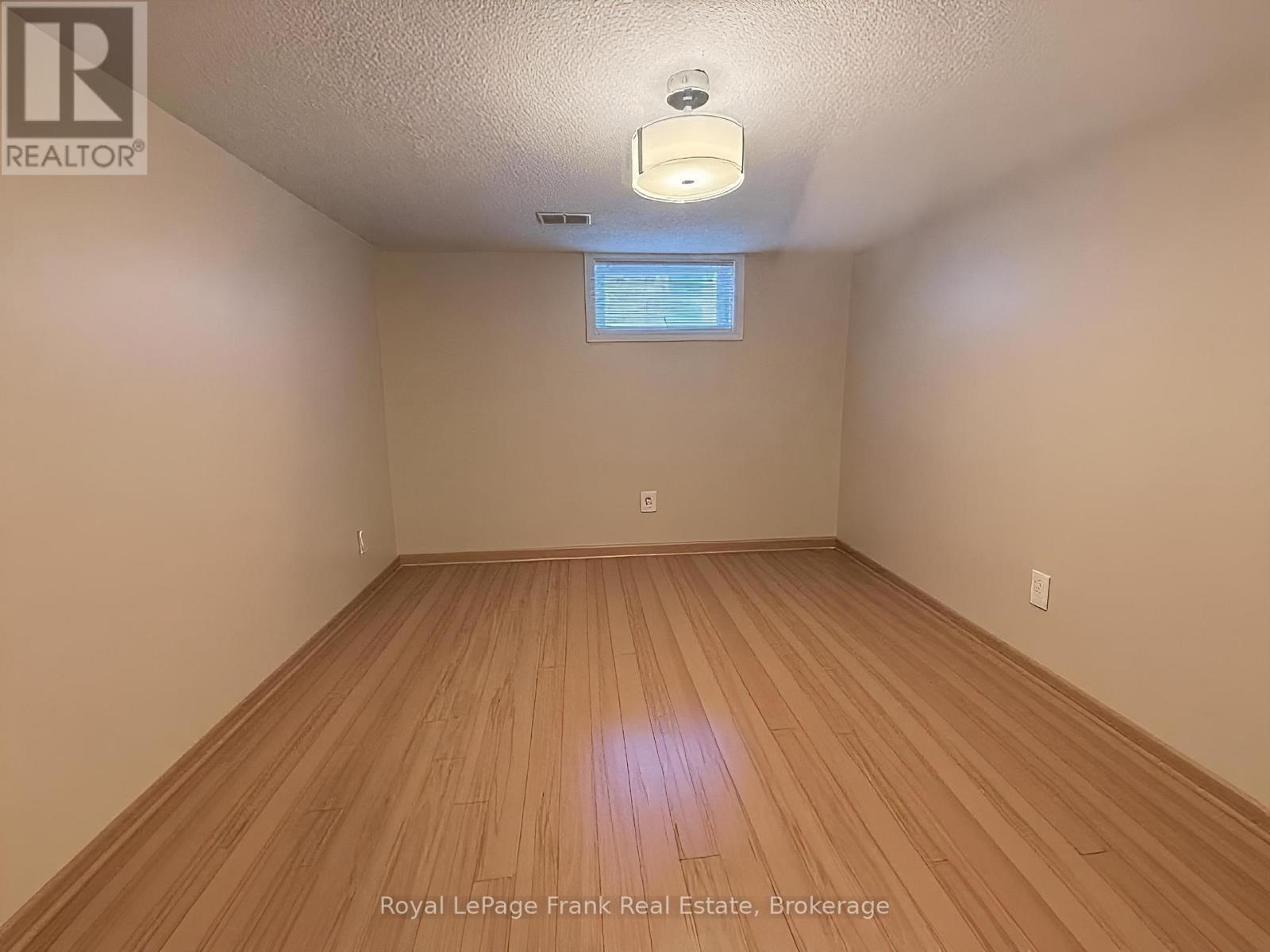 












LOWER - 249 LUCAS STREET

,
Richmond Hill,




Ontario
L4C4P9

