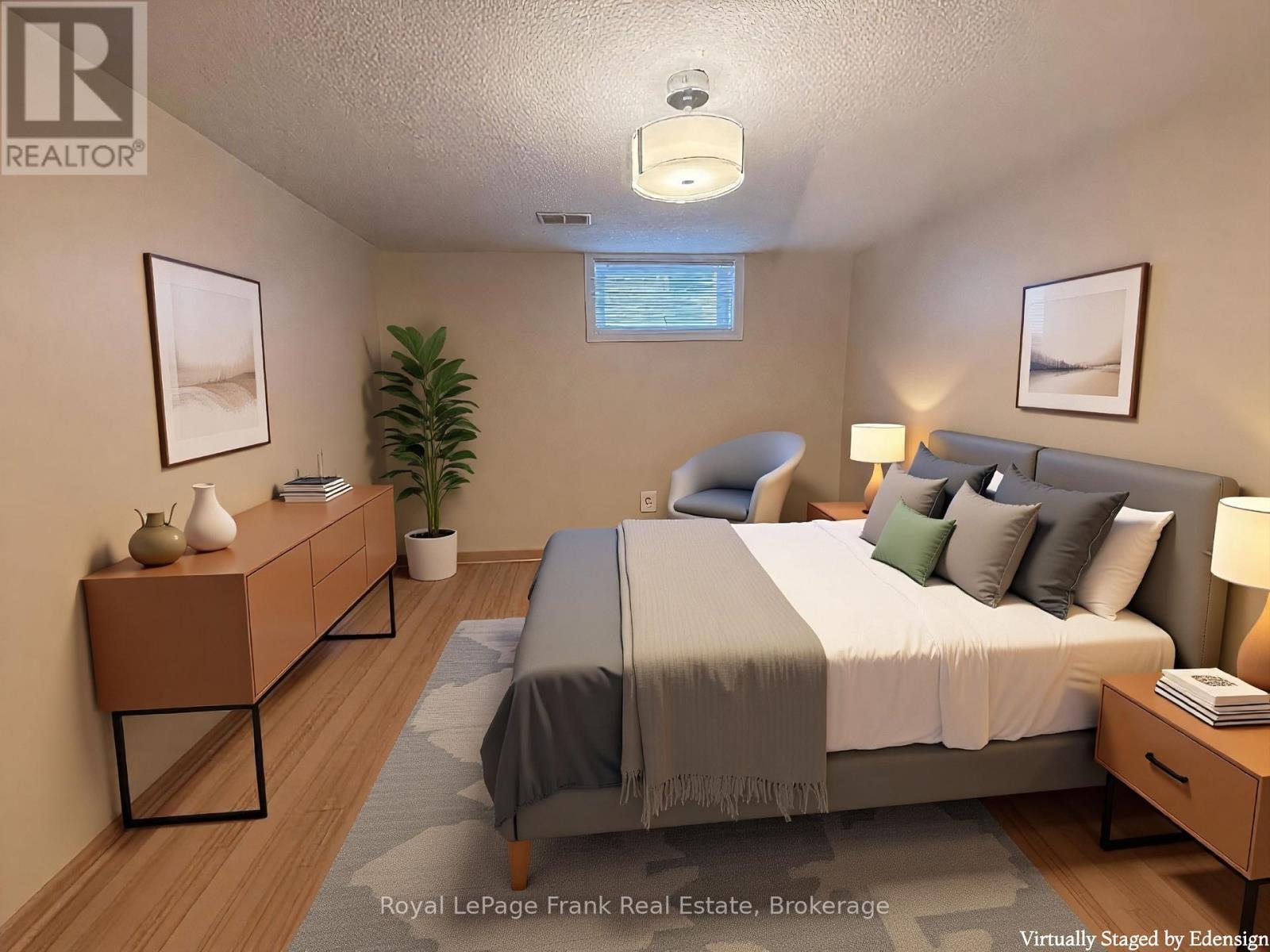 












LOWER - 249 LUCAS STREET

,
Richmond Hill,




Ontario
L4C4P9

