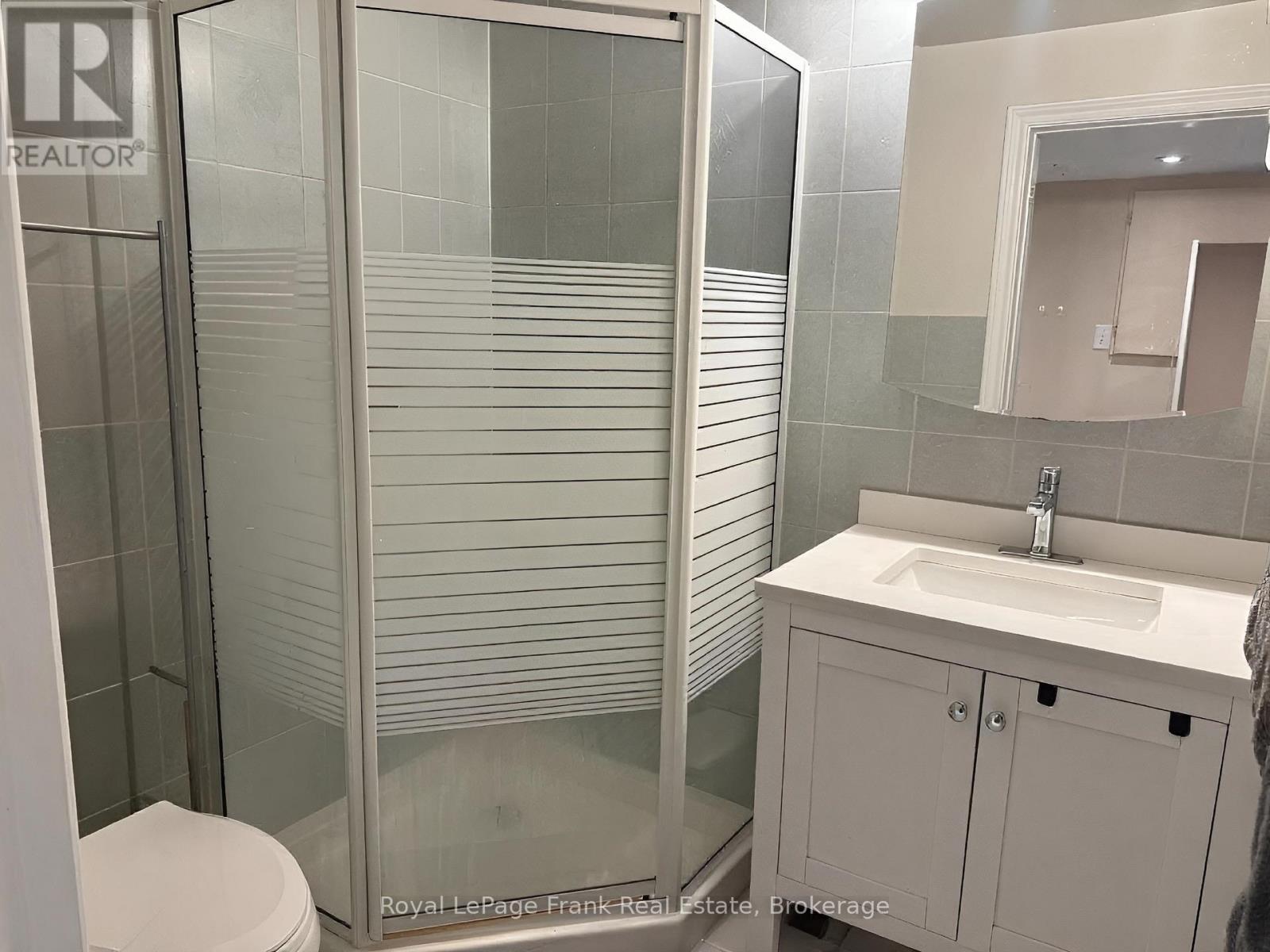 












LOWER - 249 LUCAS STREET

,
Richmond Hill,




Ontario
L4C4P9

